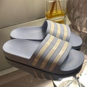 Adidas Women’s Slides in Baby Blue & White Stripes - great condition- W7
